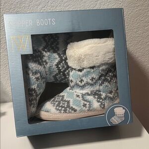 NWT Wayland Square / Knitted Women's Slipper Boots / Super Soft & Comfy!
SZ: 7-8